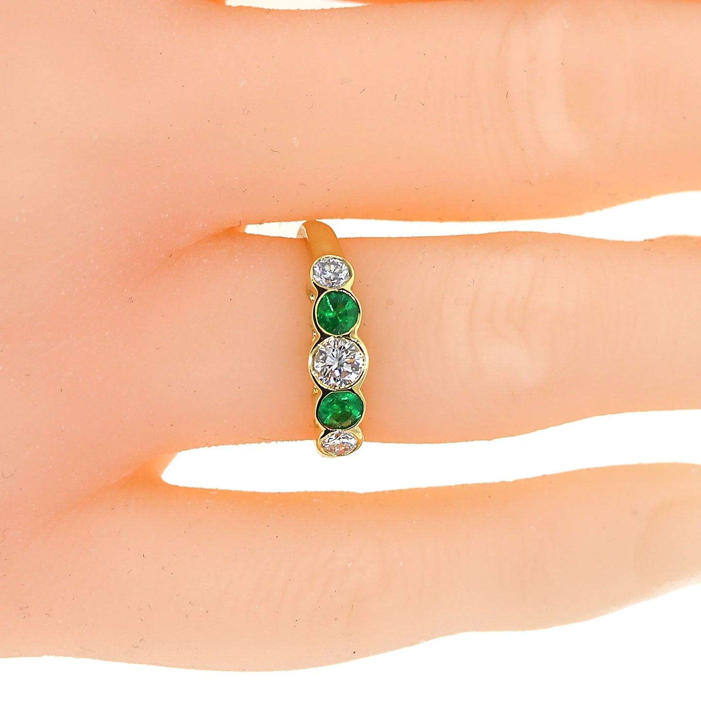 Emerald and Diamond Classic 5 Stone Ring in 18k Gold