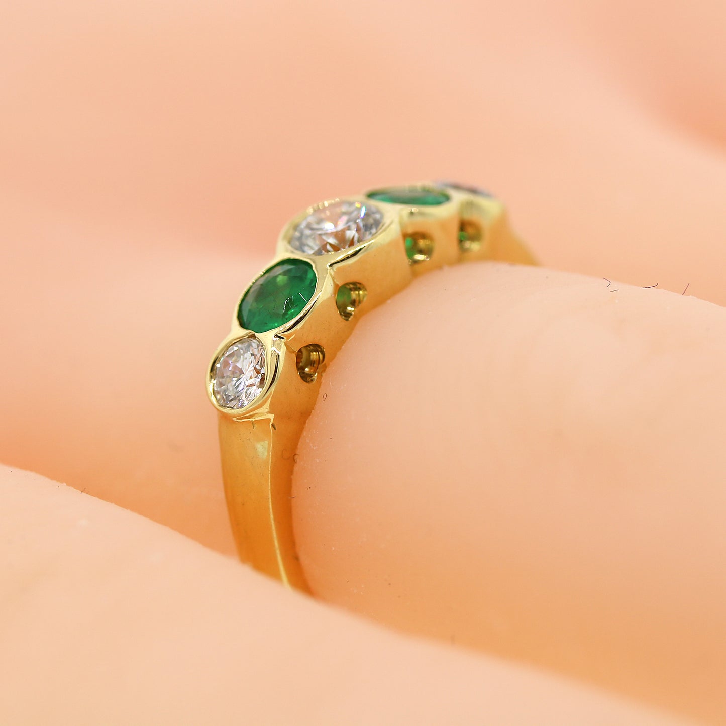 Emerald and Diamond Classic 5 Stone Ring in 18k Gold