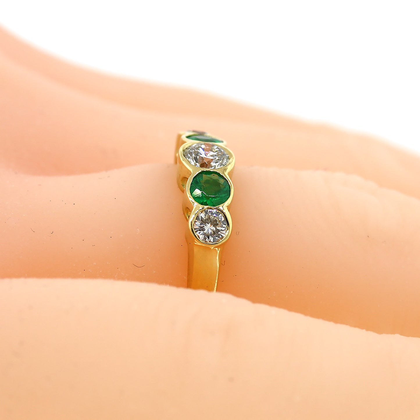 Emerald and Diamond Classic 5 Stone Ring in 18k Gold