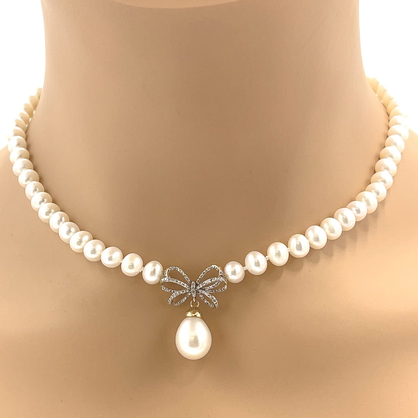 14k Yellow Gold Pearl with Diamond Ribbon Lock Clasp Necklace