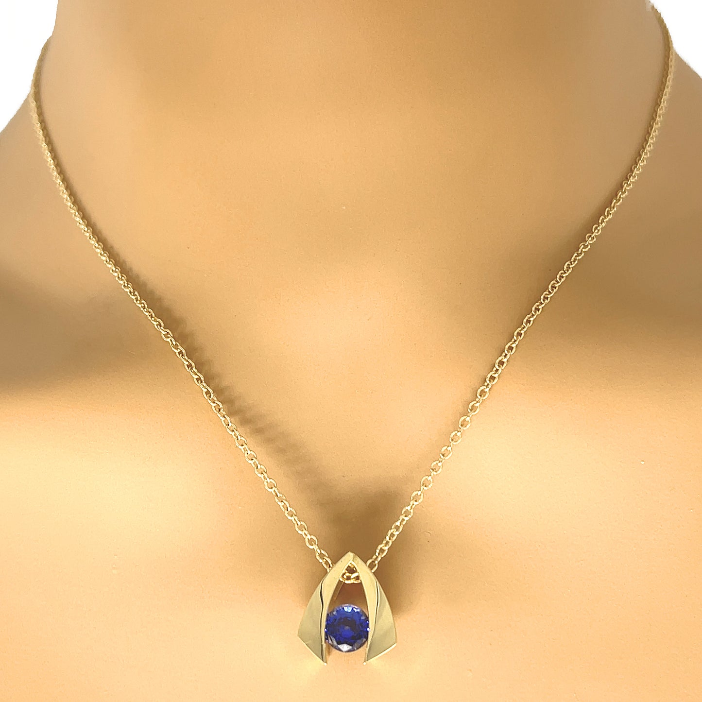 Load image into Gallery viewer, 14k Yellow Gold Iolite Gemstone Pendant Necklace
