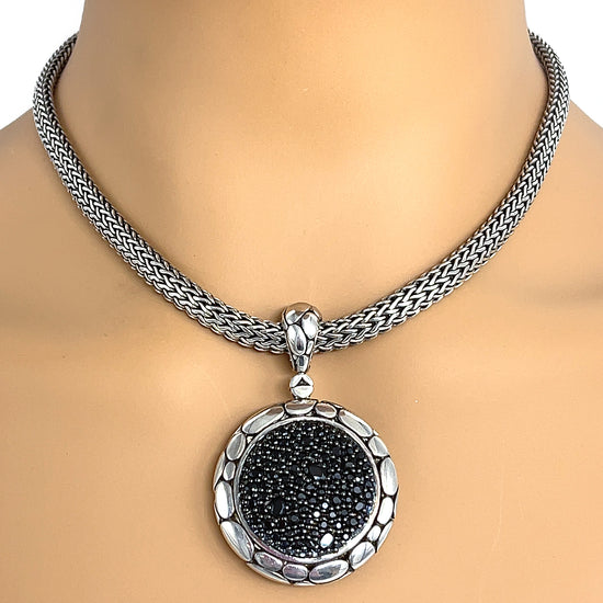Load image into Gallery viewer, Preowned John Hardy Black Sapphire Kali Circle Pendant Necklace
