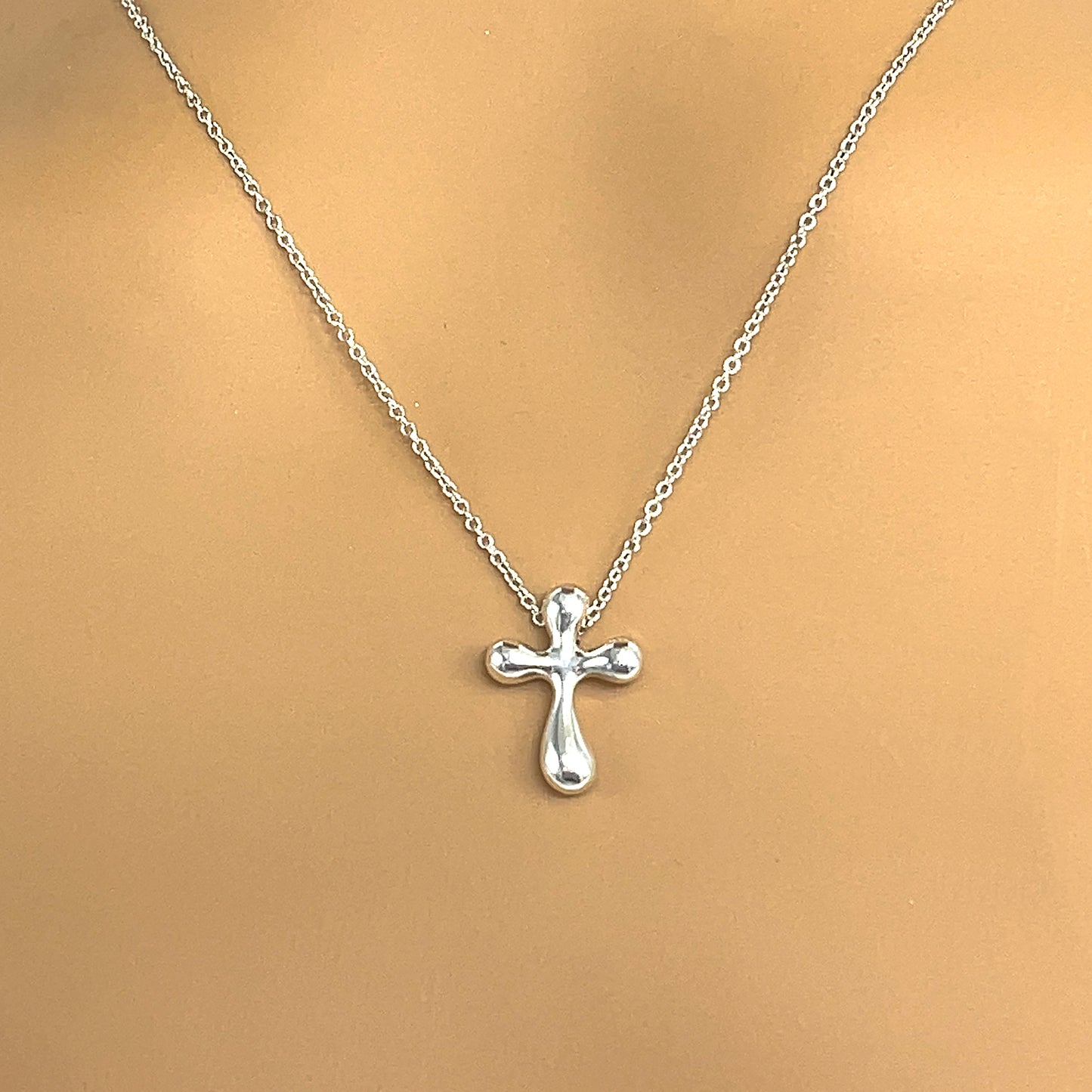 Tiffany & Co 18K Elsa Peretti Small Cross Pendant Necklace – QUEEN MAY