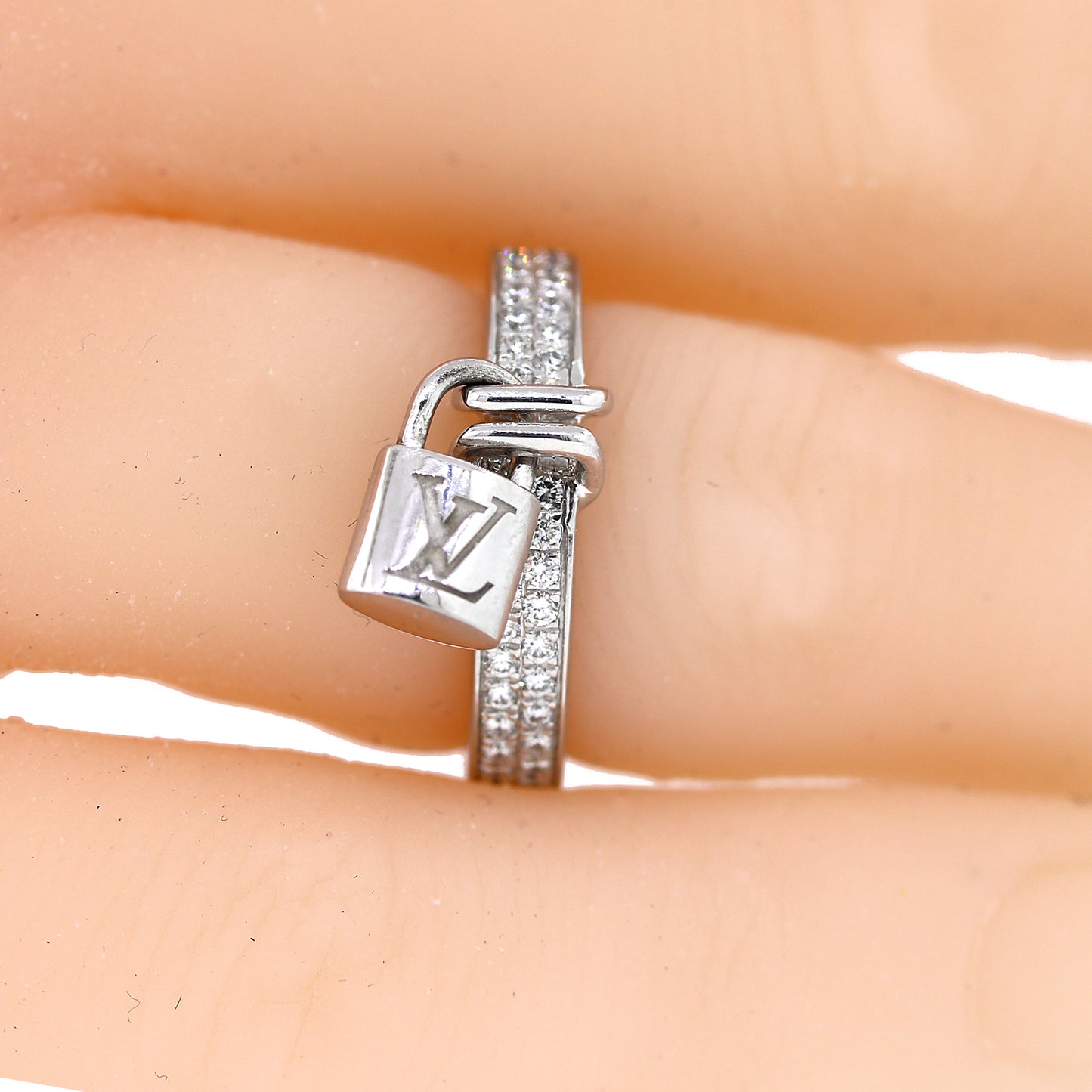 Louis Vuitton Berg Lockit Diamond Ring in 18k Gold