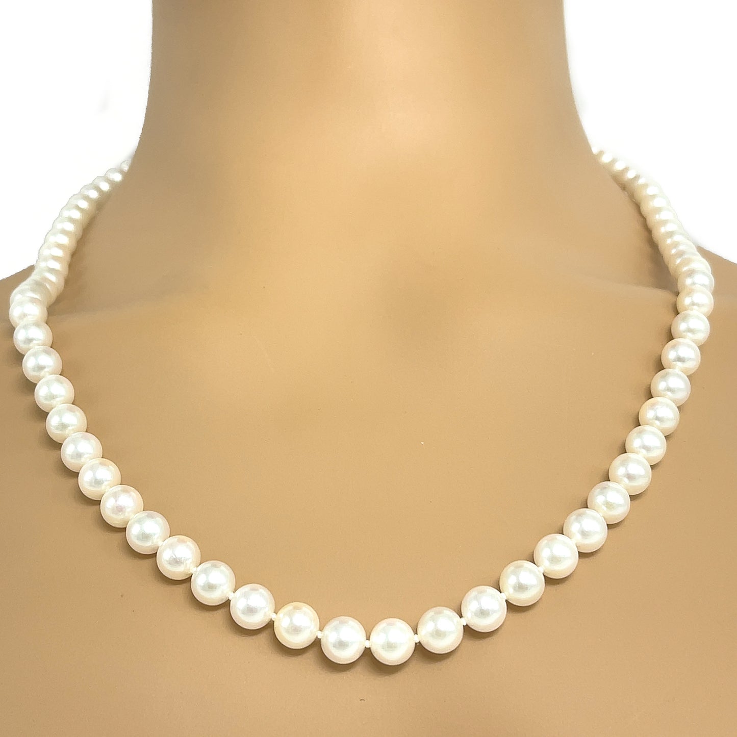 Load image into Gallery viewer, Classic 22 inches Pearl Strand Necklace
