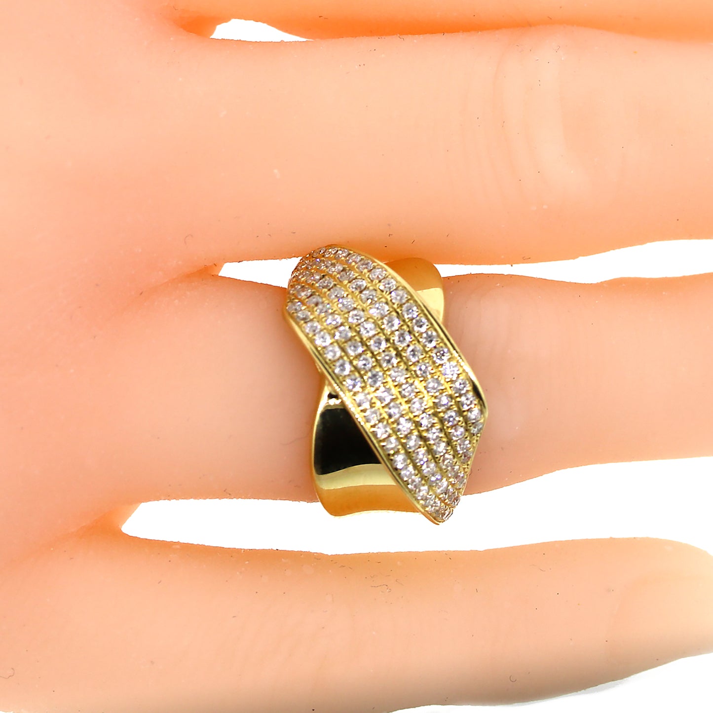 Load image into Gallery viewer, Diamond Estate Ring in 18K Gold
