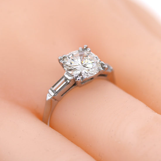 Round Brilliant Diamond Engagement Ring set in Platinum