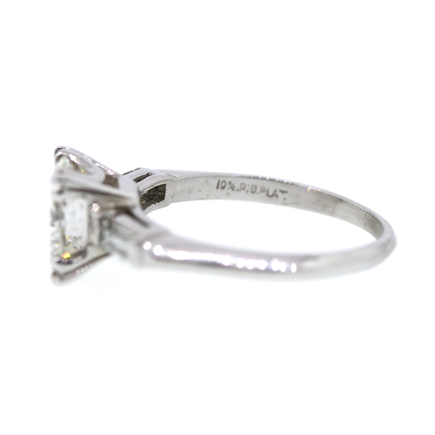 Round Brilliant Diamond Engagement Ring set in Platinum
