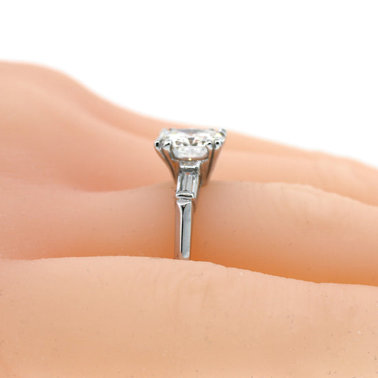 Round Brilliant Diamond Engagement Ring set in Platinum
