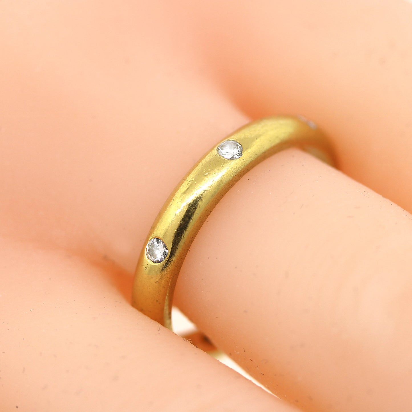 Etoile-Style Diamond Stackable Ring in 18k Gold