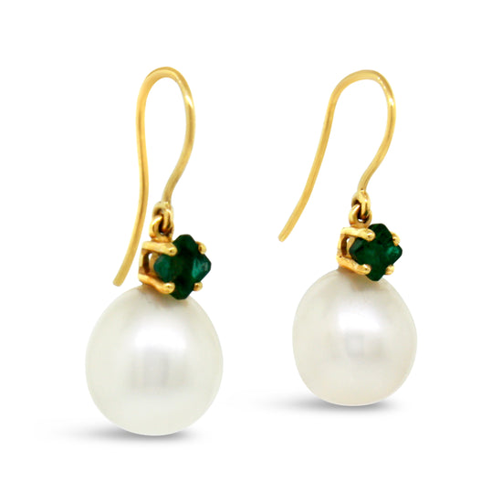 18kt Yellow Gold Pearl Hanging Earrings with Emerald Accent