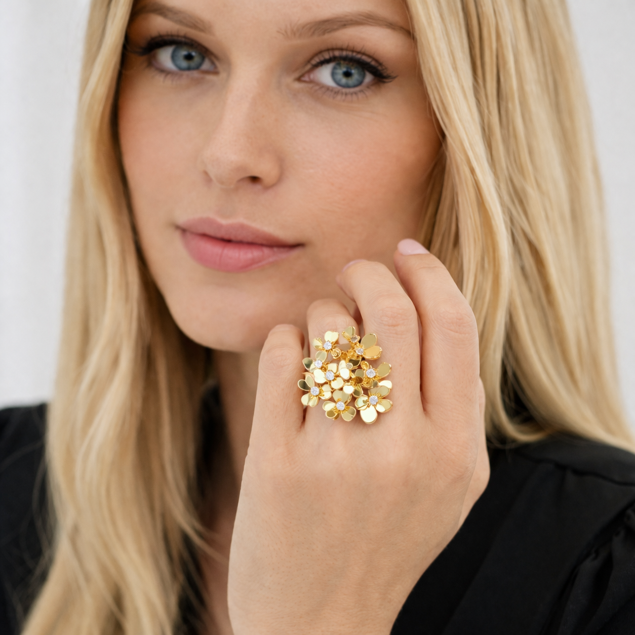 Van Cleef & Arpels Frivole, 8 Flowers Ring