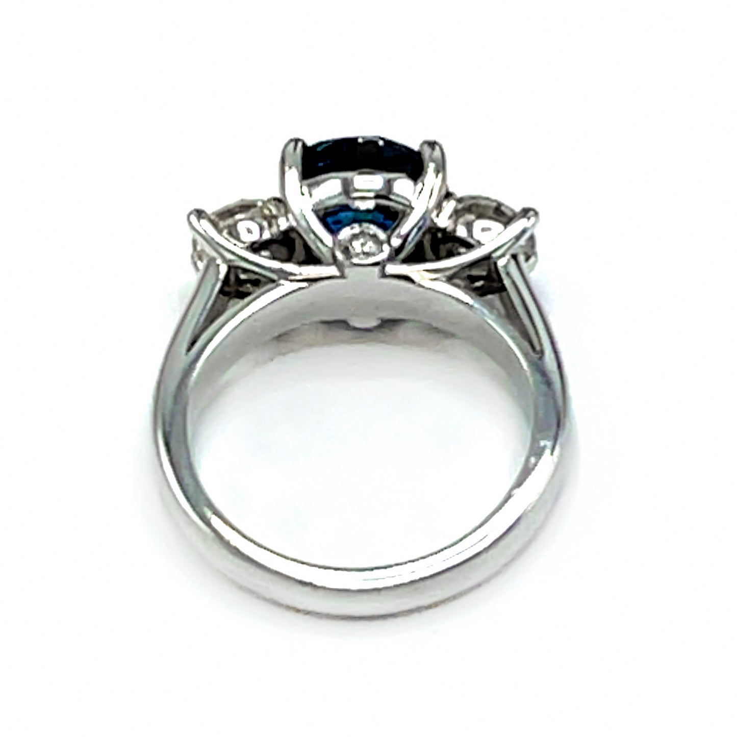 Intense 18 kt White Gold Sapphire and Diamond Engagement Ring