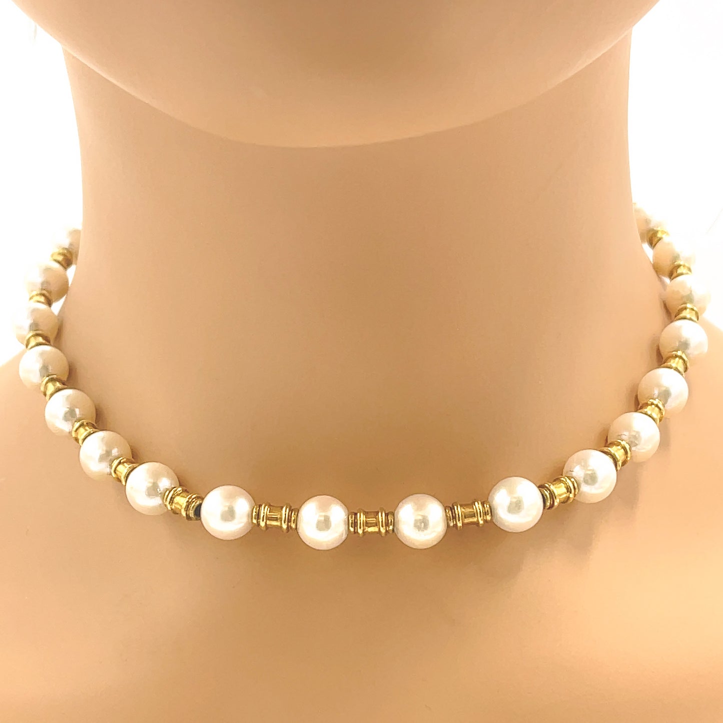 Load image into Gallery viewer, 18k Yellow Gold Pearl Necklace
