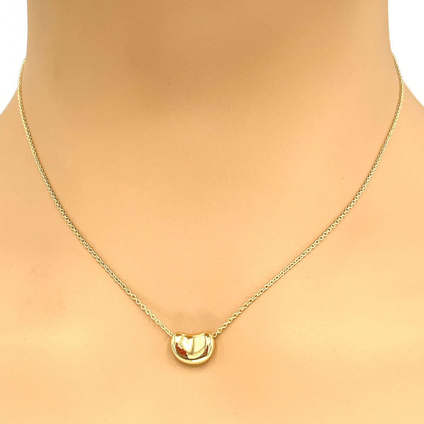 Load image into Gallery viewer, Tiffany and Co. Elsa Peretti Bean Pendant Necklace

