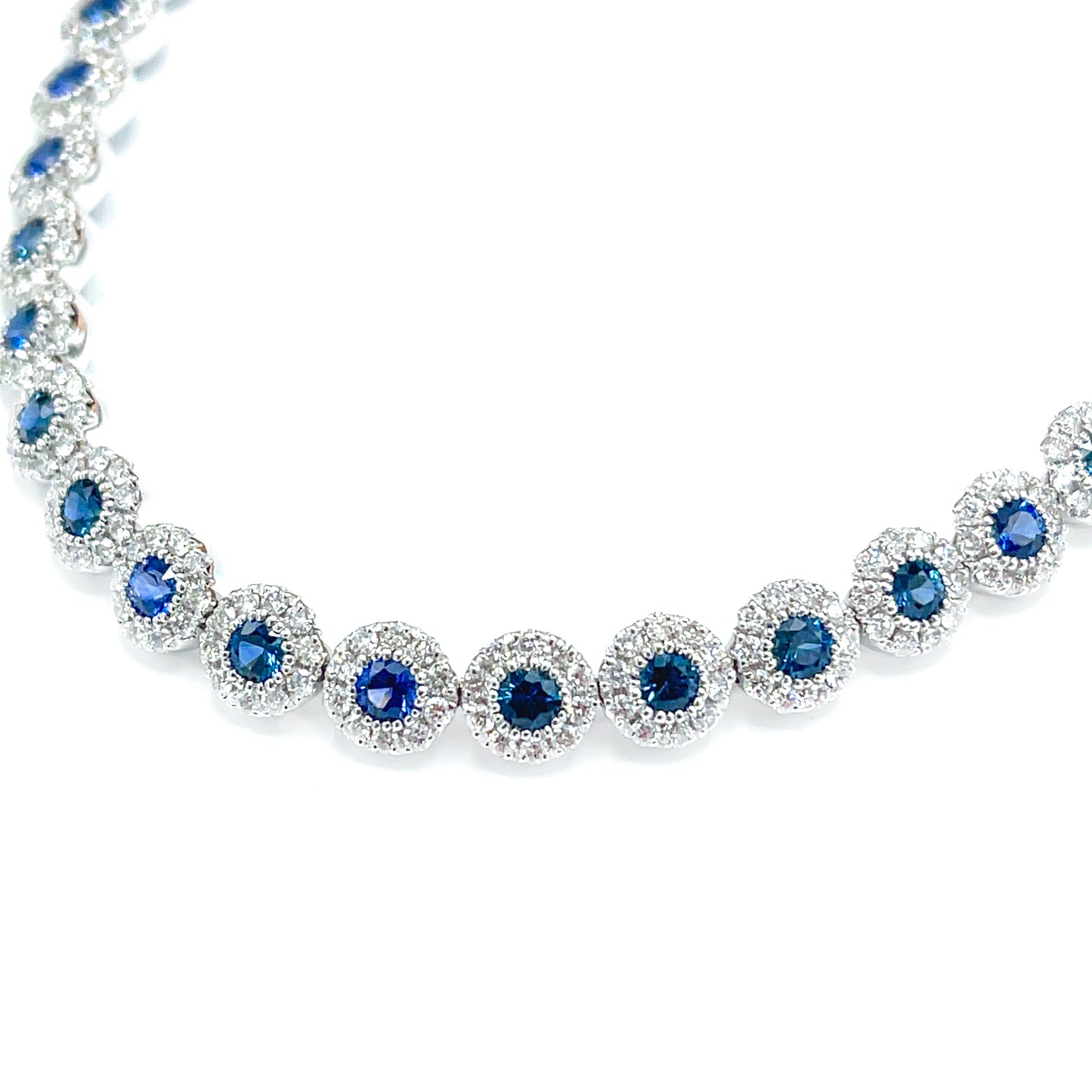 Vibrant 18 kt White Gold Sapphire and Diamond Bracelet