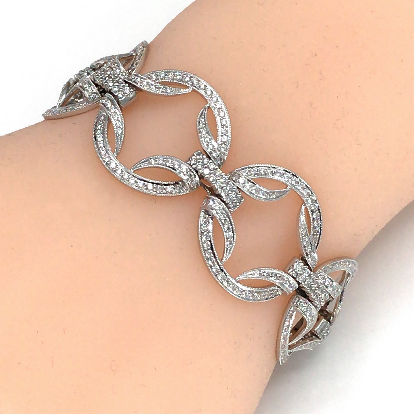 18k White Gold Circles Diamond Bracelet