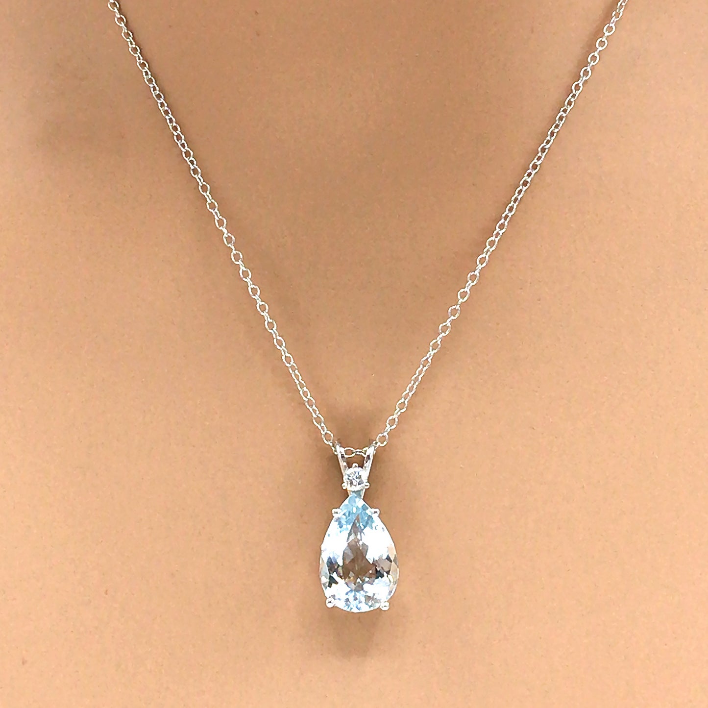 14k White Gold Pear Shaped Aquamarine Pendant Necklace