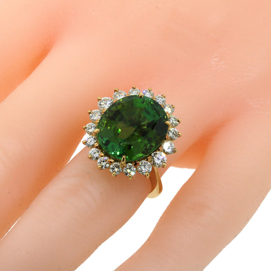 Round 18kt Rose Gold Diamond Ring With Green Stone, Weight: 3.7gms at Rs  24600 in Surat