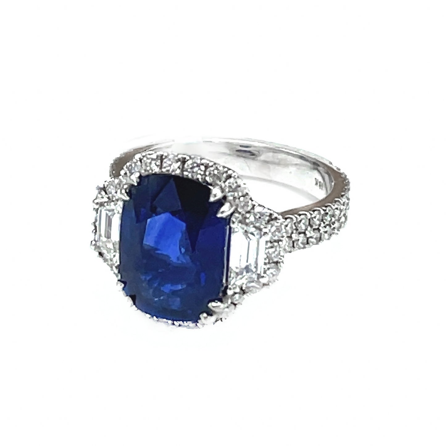 18 kt White Gold Vibrant Blue Sapphire and Diamond Ring