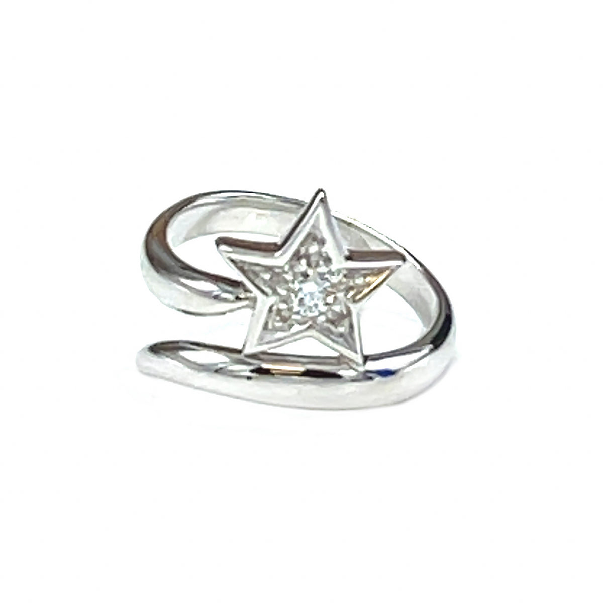 Pre-Owned Chanel Diamond Star Ring in 18k Gold –