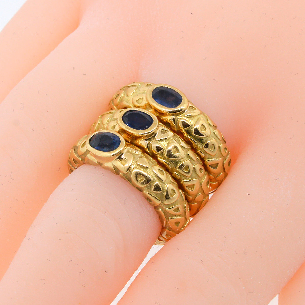 Vintage Chaumet Sapphire Ring in 18k Gold –
